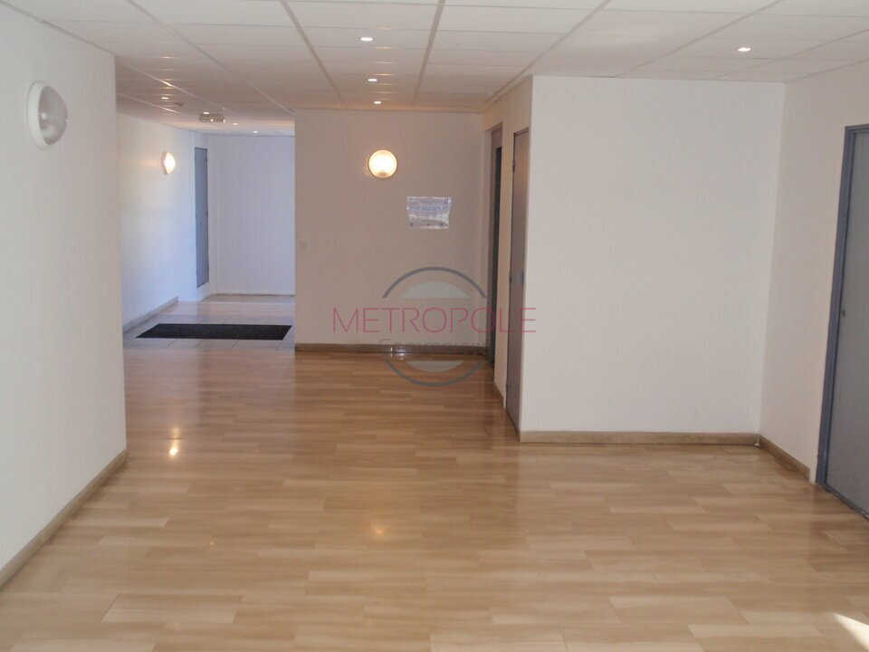 LOCATION-BUREAUX-SAINT LAURENT DU VAR-METROPOLE COMMERCES