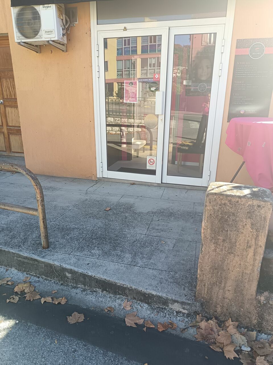 LOCATION-LOCAL COMMERCIAL--LA TRINITE-METROPOLE COMMERCES