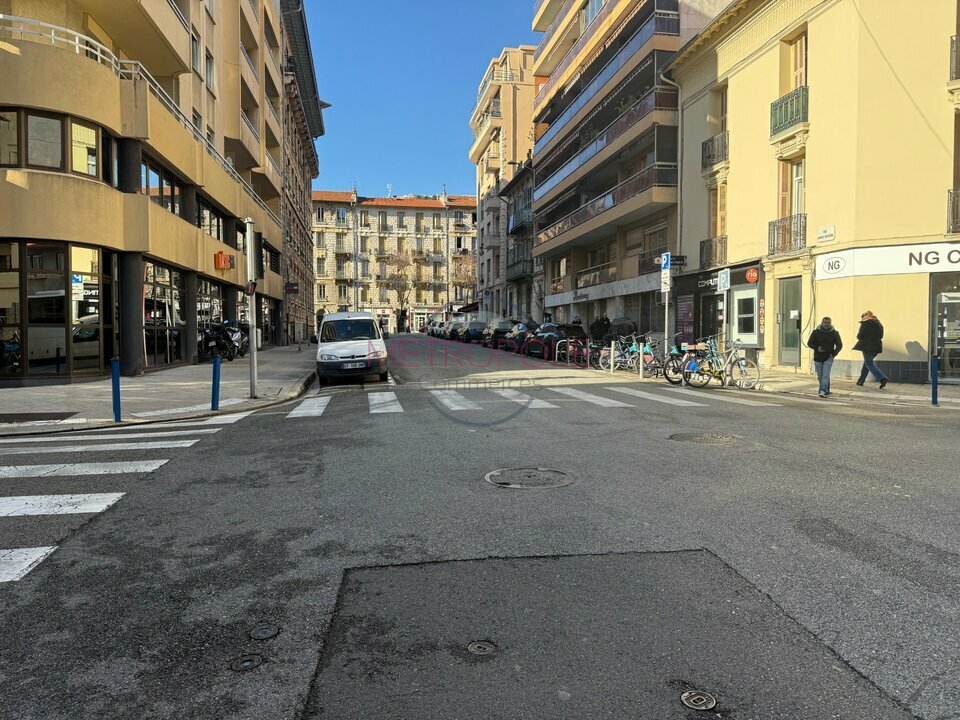 LOCATION-LOCAL COMMERCIAL--NICE-METROPOLE COMMERCES