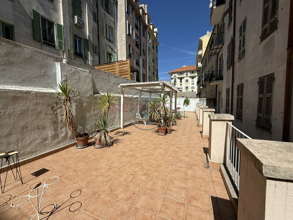 LOCATION-LOCAL COMMERCIAL--NICE-METROPOLE COMMERCES